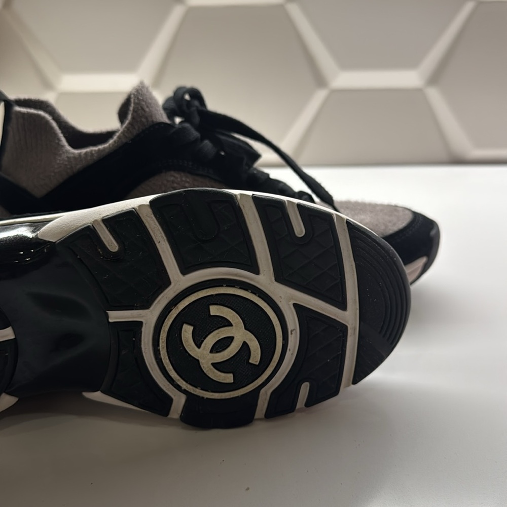 CHANEL Black and Gray Knit Suede Runner Sneakers - Picture 4 of 4
